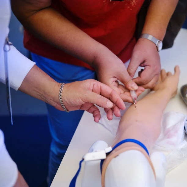 Curso de punção venosa em Araçatuba